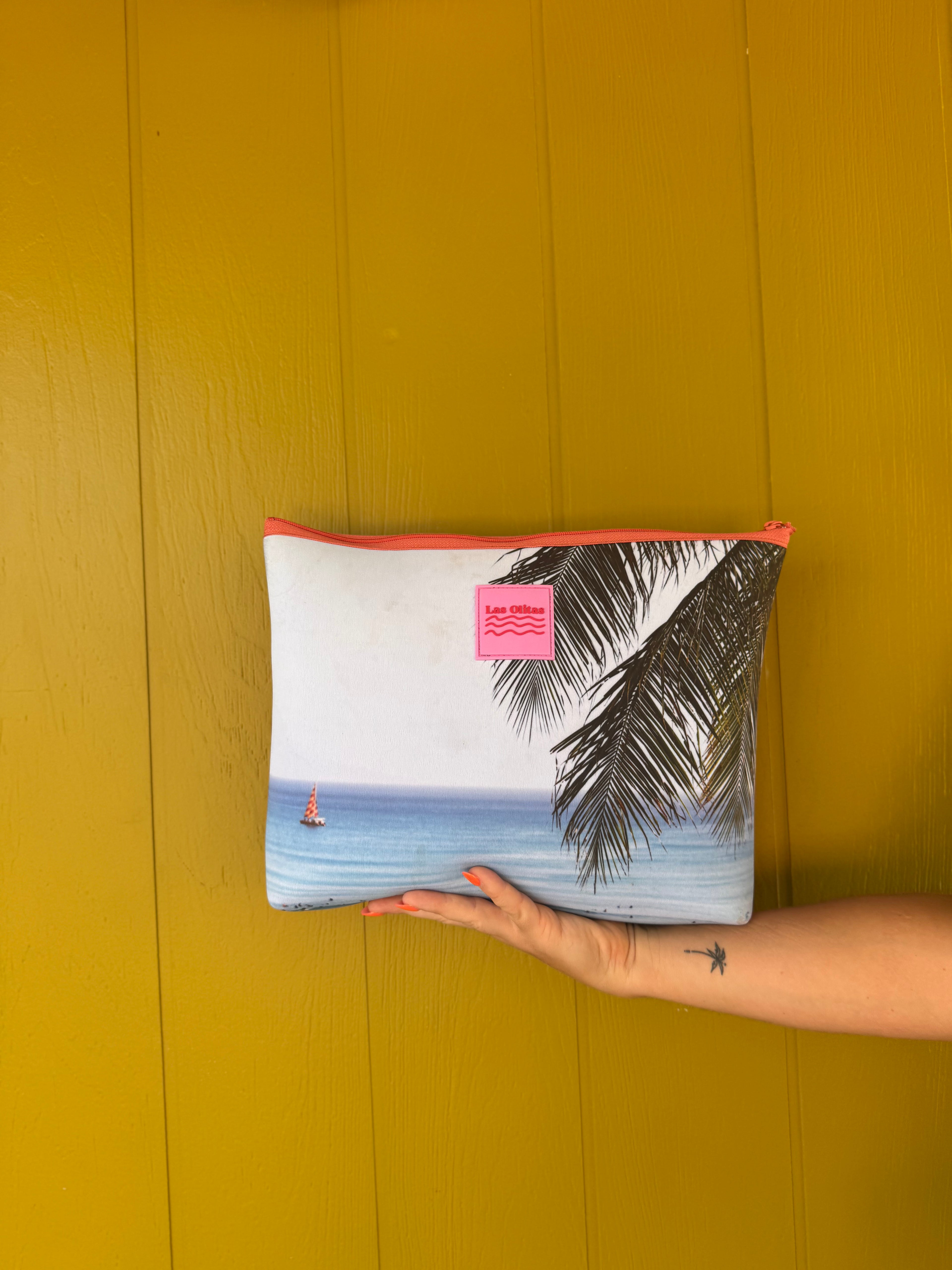 The Pouch in Waikiki Palm