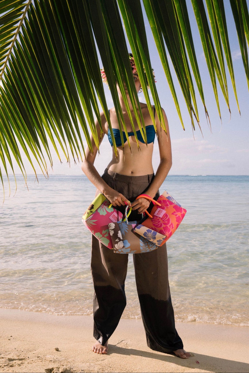 HIGH FASHION GIRL IN A NOIX DE COCO